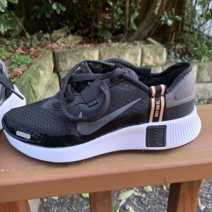 Excellent Condition! Nike Women's Reposto Black/Iron Grey-Dk Smoke Size 6.5